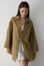 Blouse kimono vert olive avec détails en dentelle