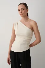 Ekru Tek Omzu Açık Asimetrik Bluz - 251006