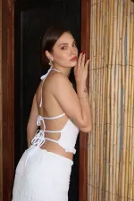 Ensemble chemisier et jupe en mousseline blanche à paillettes