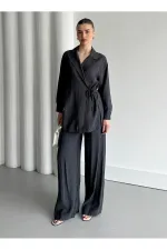 Ensemble kimono anthracite avec détail au col et lien à nouer