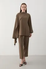 Ensemble chemisier et pantalon en vison avec châle intégré - 8752