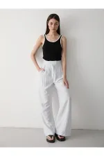 Pantalon blanc à jambes larges avec fermeture velcro