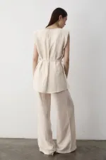 Ensemble deux pièces avec détails d'accessoires en pierre