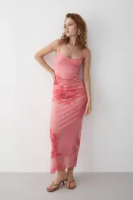 Pembe Yan Drapeli Çiçek Desenli Elbise