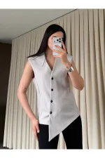 Gilet boutonné à croix vénitienne en pierre