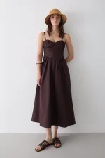 Robe en popeline marron avec détail à la taille - 2001