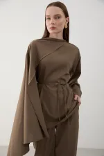 Ensemble chemisier et pantalon en vison avec châle intégré - 8752