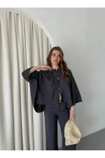 Ensemble anthracite à manches chauve-souris avec détail de bouton lacé