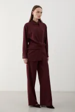 Ensemble chemise et pantalon bordeaux à boutons et accessoires dorés - 8856