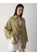 Kimono en lin et coton 100 % kaki avec détails en dentelle