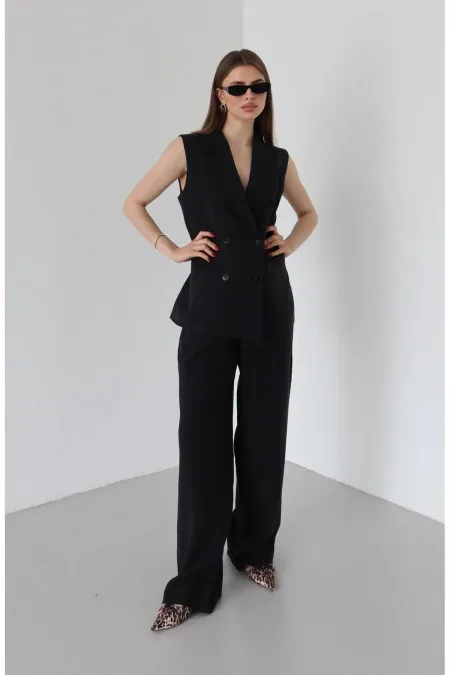 Ensemble gilet et pantalon noirs à boutons