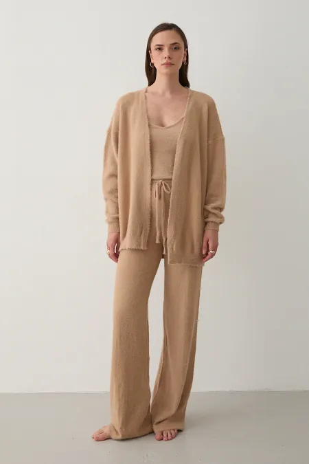 Ensemble trois pièces en peluche chameau