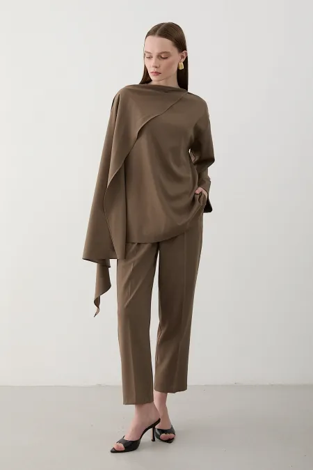 Ensemble chemisier et pantalon en vison avec châle intégré - 8752