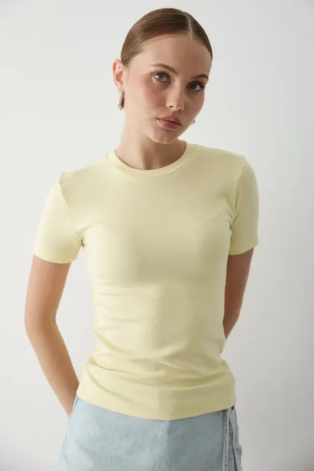 Corps jaune uni - 251113
