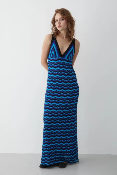 Robe de plage bleu marine à motifs zigzag