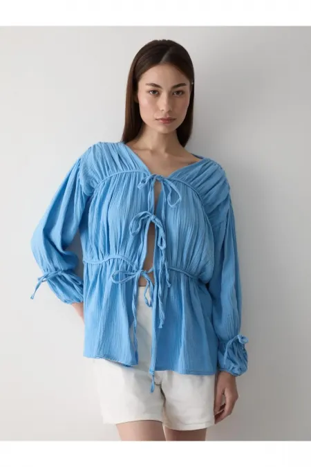 Chemise bleue en mousseline 100% coton avec manches élastiquées
