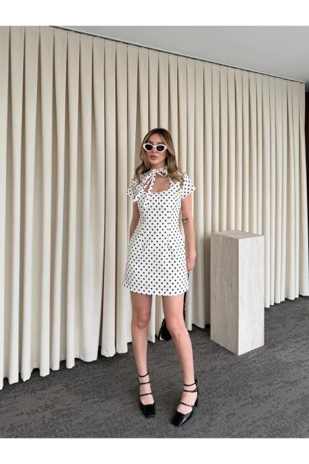 Bej Yaka Bağlama Detaylı İçi Şortlu Kısa Elbise - 5084