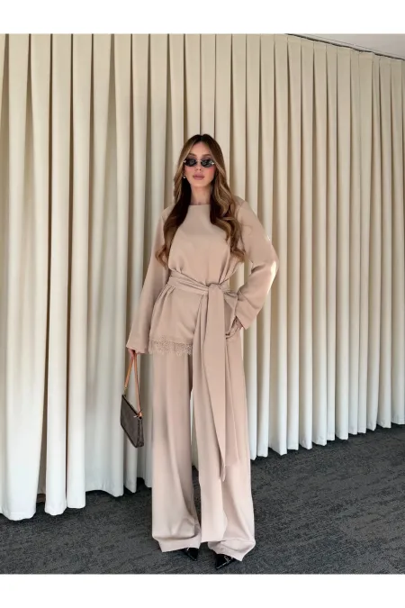 Bej Kuşaklı Dantel Detaylı Bluz Pantolon Takım - 8006