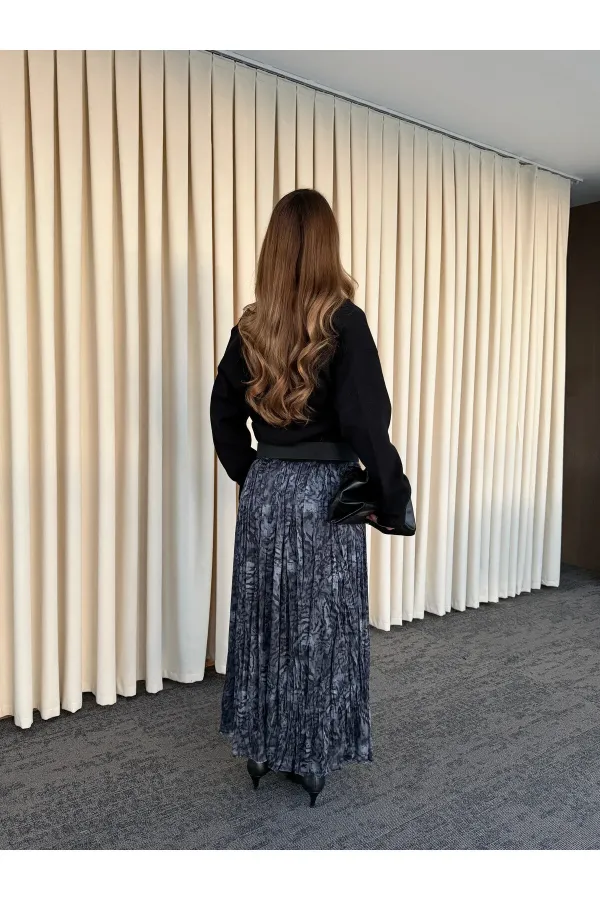 Black Double V-Neck Sweater - 251206