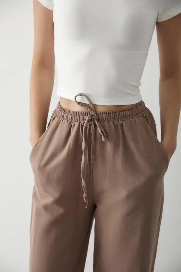 Pantalon en coton et lin couleur vison avec taille élastiquée