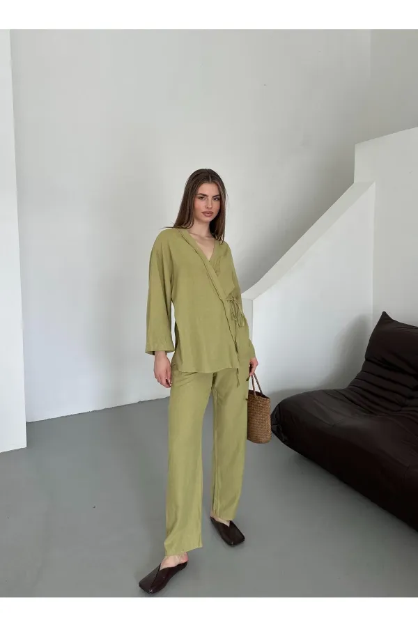 Ensemble kimono en lin kaki à nouer sur le côté, orné de détails