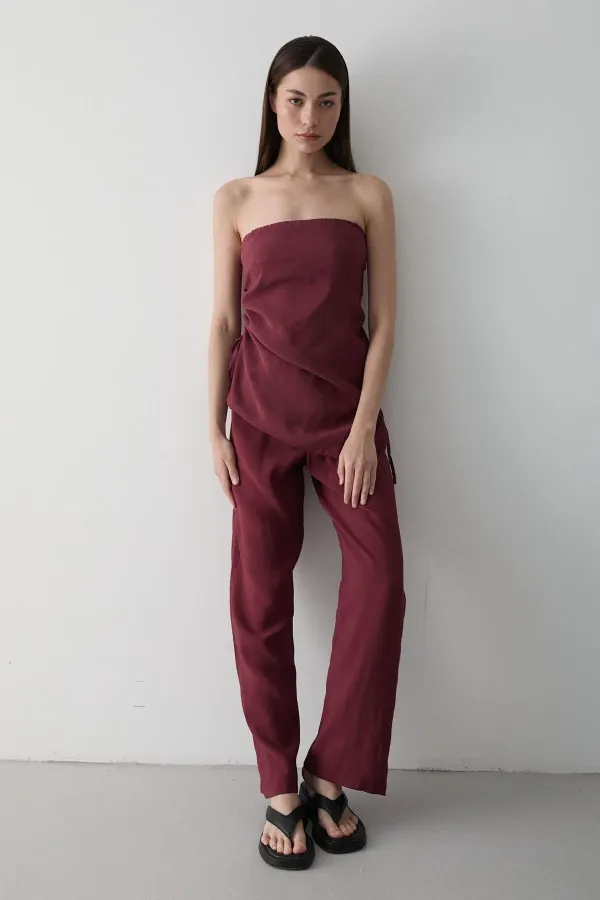 Ensemble chemisier et pantalon bordeaux sans bretelles à fronces latérales