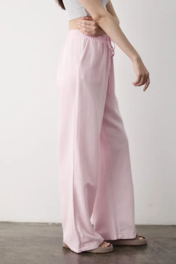 Pantalon rose à jambes larges et taille élastiquée