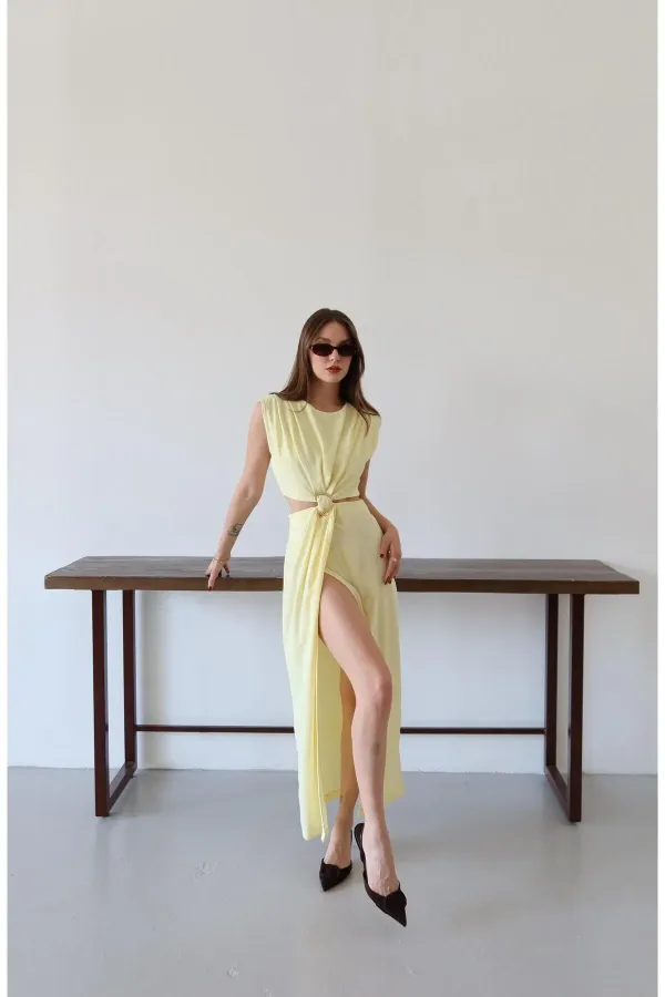 Sarı Önden Tokalı Yan Dekolteli Elbise