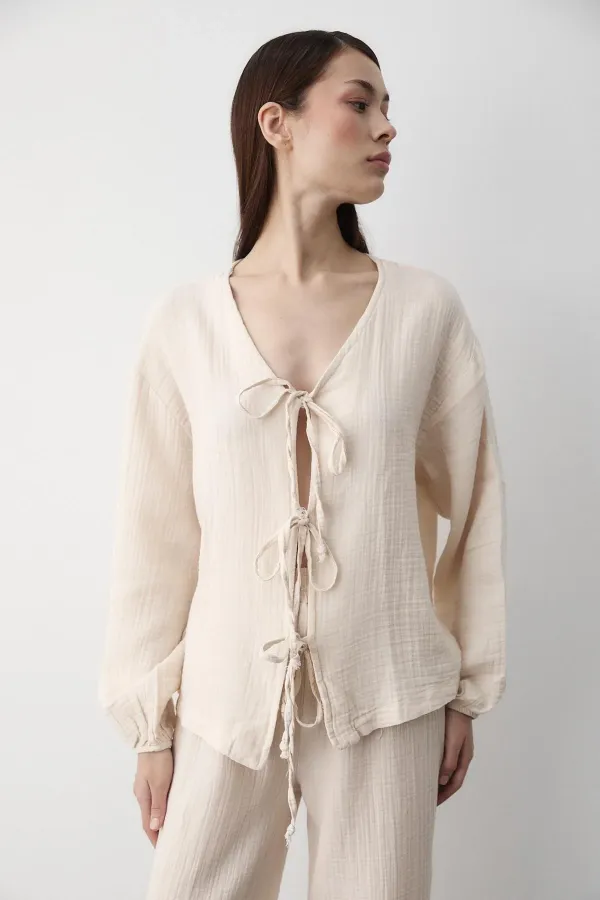 Ensemble chemisier et pantalon beige 100 % coton à nouer