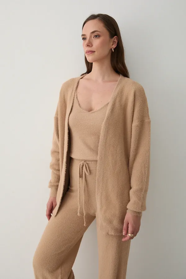 Ensemble trois pièces en peluche chameau