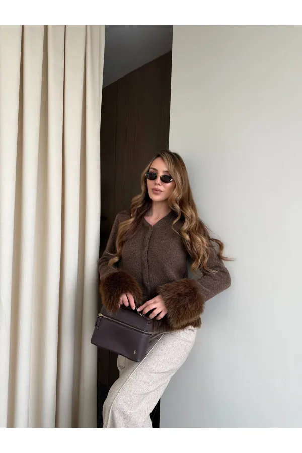 Kahverengi Kolları Kürklü Hırka - 251104