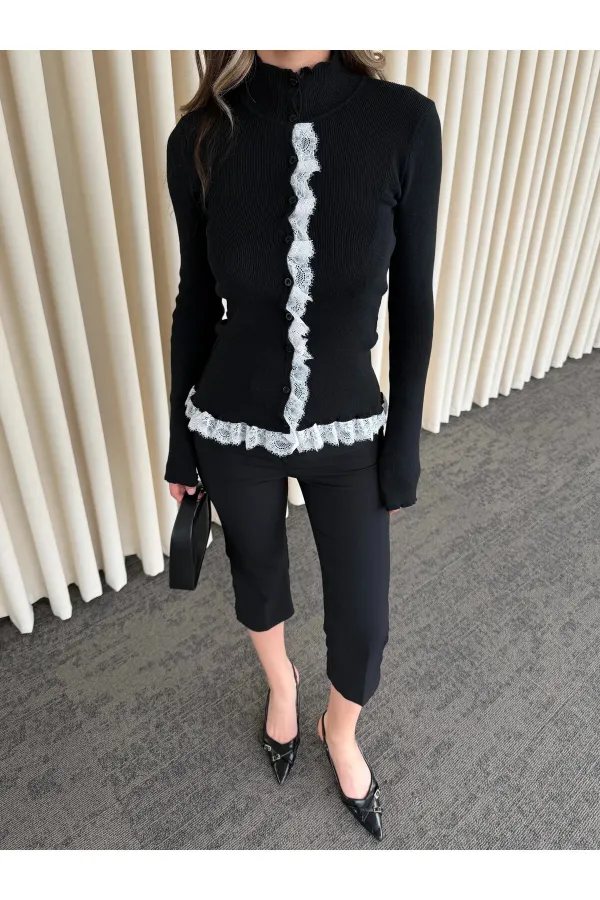 Siyah Dik Yaka Dantel Detaylı Hırka - 2726