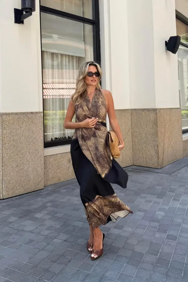 Robe asymétrique drapée à col halter