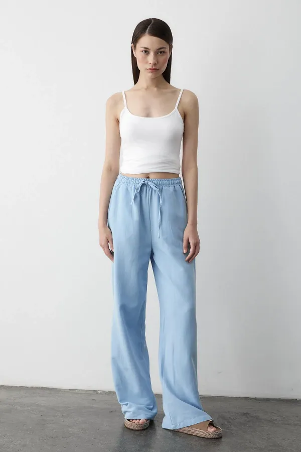 Pantalon bleu en coton et lin avec taille élastiquée