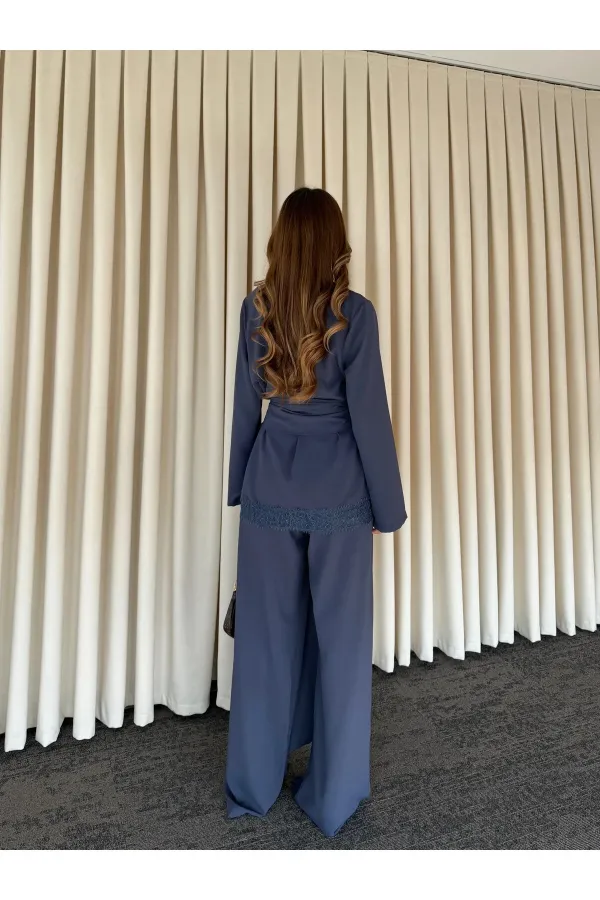 Ensemble chemisier et pantalon indigo avec ceinture et détails en dentelle - 8006