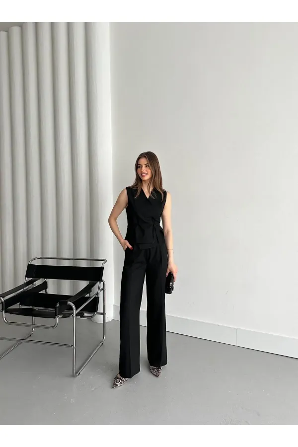 Ensemble gilet et pantalon noirs croisés
