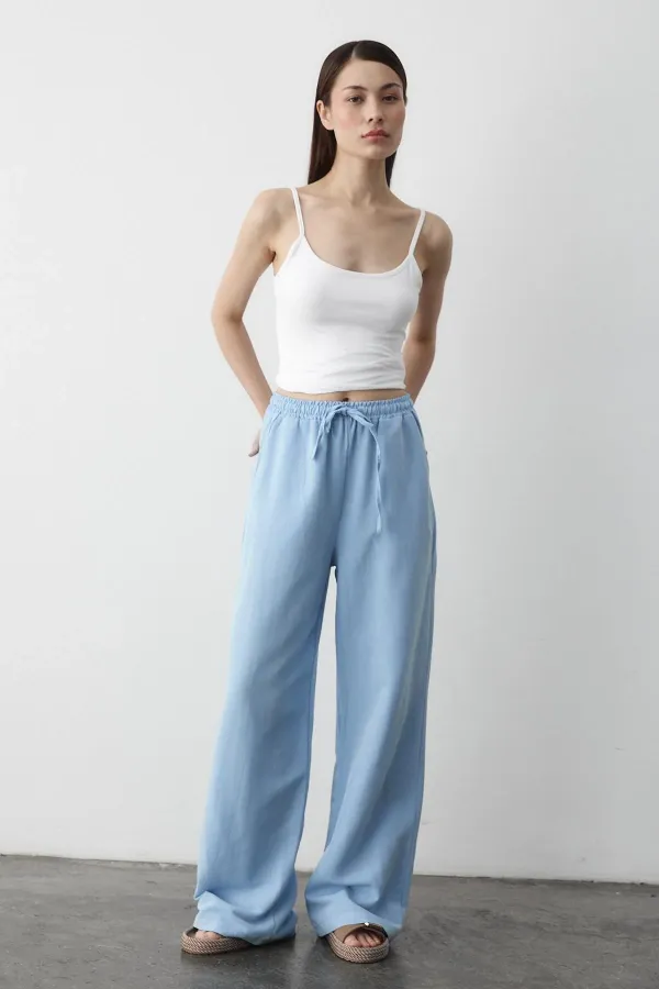 Pantalon bleu en coton et lin avec taille élastiquée