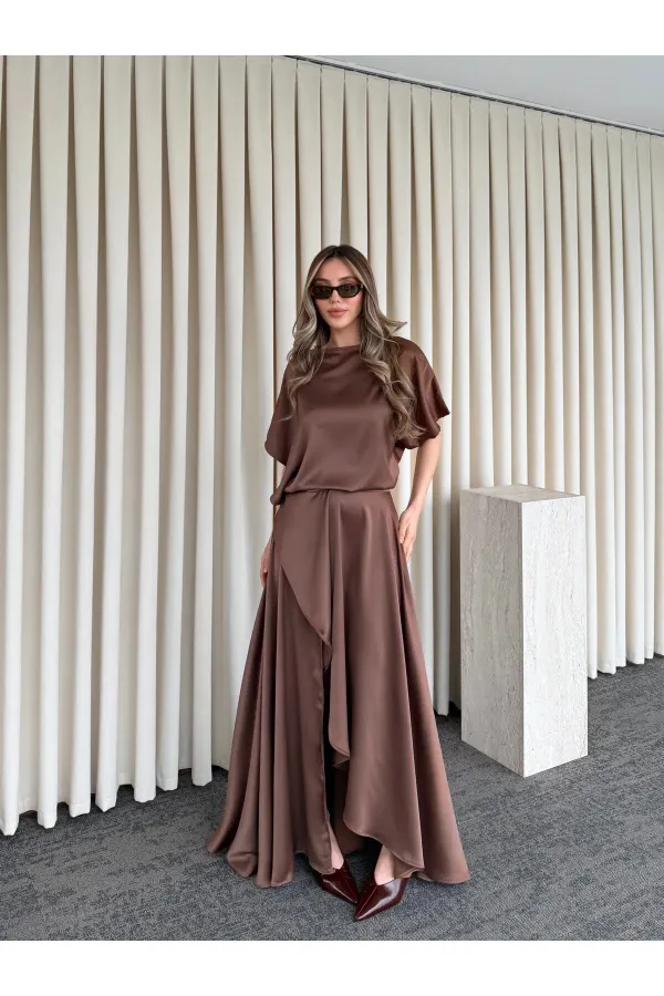 Kahverengi Saten Yırtmaçlı Elbise - 2026