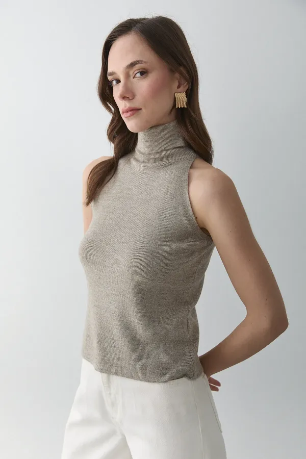 Débardeur à col roulé en vison - 251004