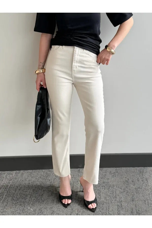 Bej Kesik Paça Detaylı Jean - 520