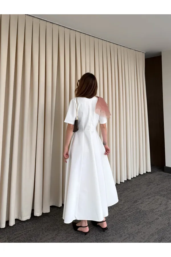 Robe blanc cassé avec broche amovible - 3151