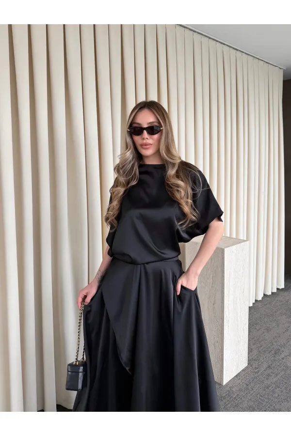 Siyah Saten Yırtmaçlı Elbise - 2026