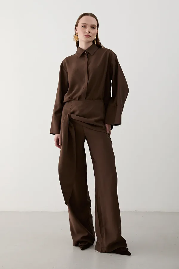 Ensemble pantalon et chemise marron avec détail à la taille - 8862