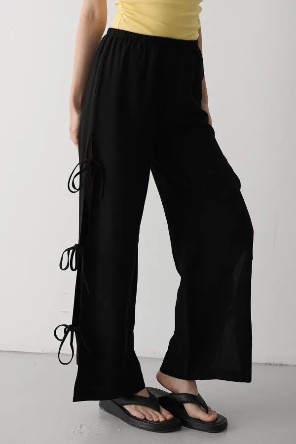 Pantalon noir 100 % coton avec fente latérale et détail de ceinture à nouer