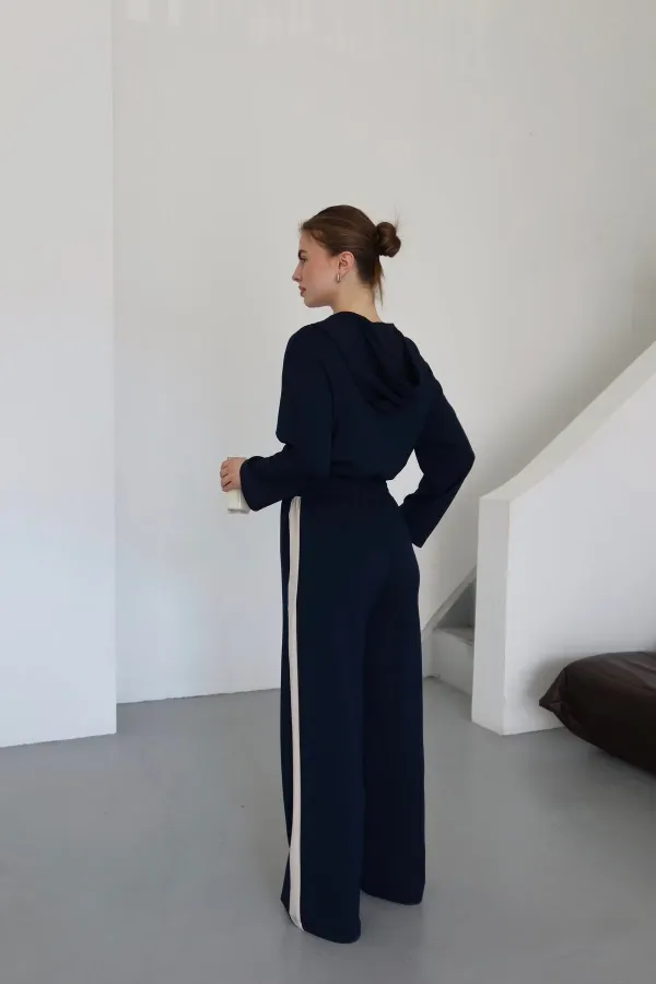 Ensemble bleu marine à capuche et finitions soignées - 8569