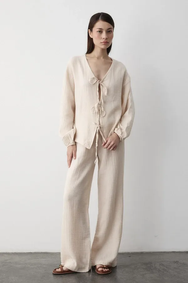 Ensemble chemisier et pantalon beige 100 % coton à nouer
