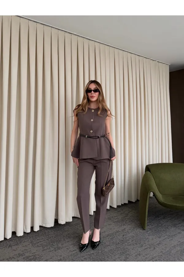 Gilet marron à ceinture et boutons - 9682