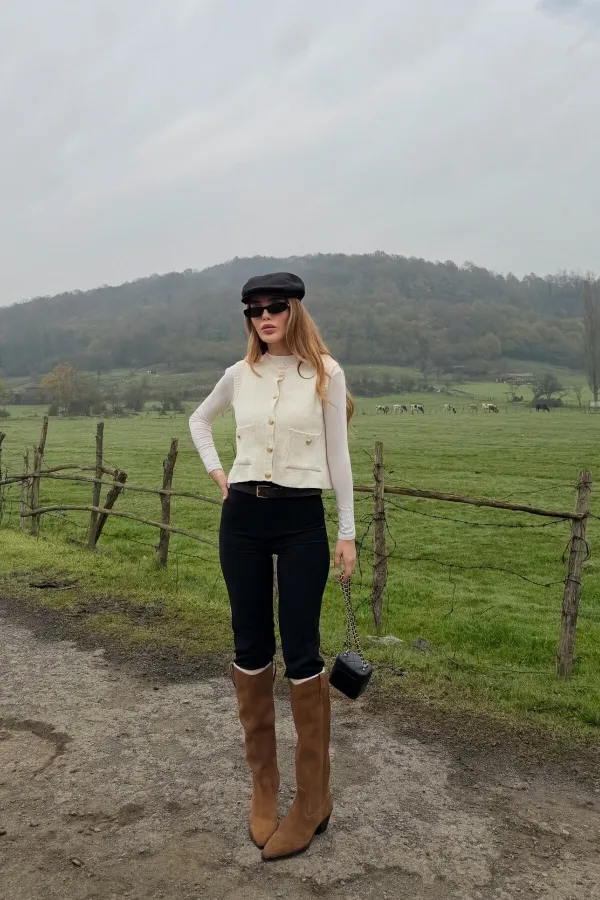 Off-White Vest with Gold Buttons - 4495