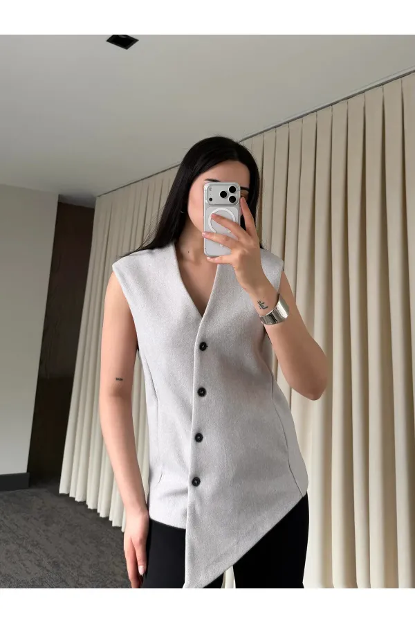 Gilet boutonné à croix vénitienne en pierre