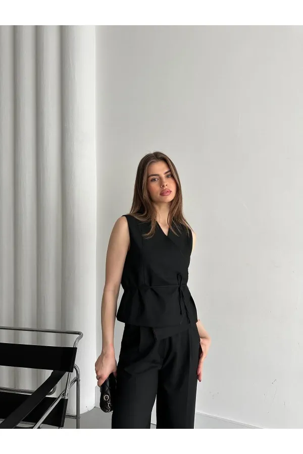 Ensemble gilet et pantalon noirs croisés